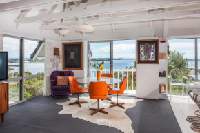 Christchurch - Art space, sea views, private